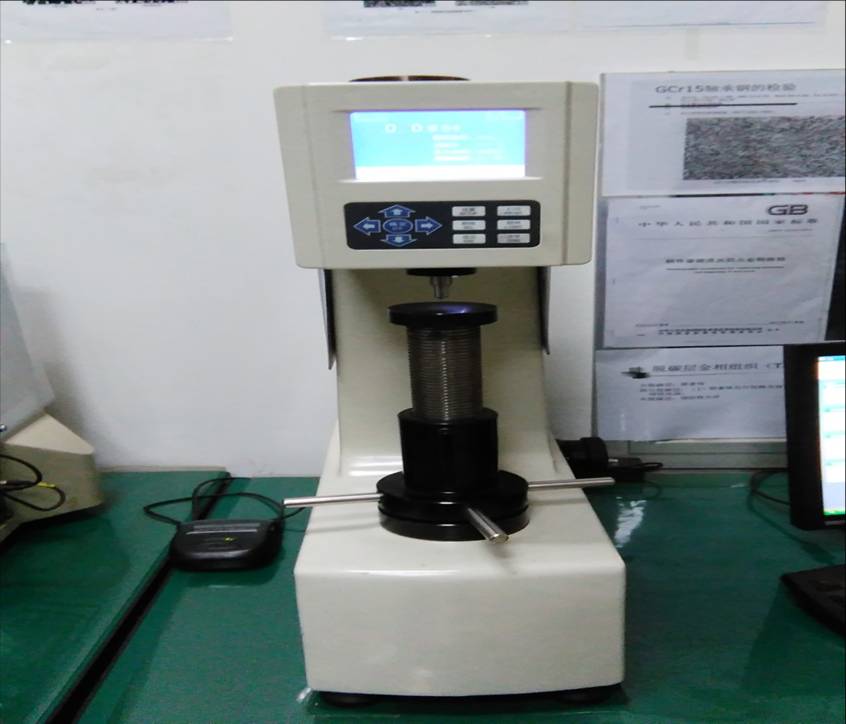 洛氏硬度機（1台）.jpg